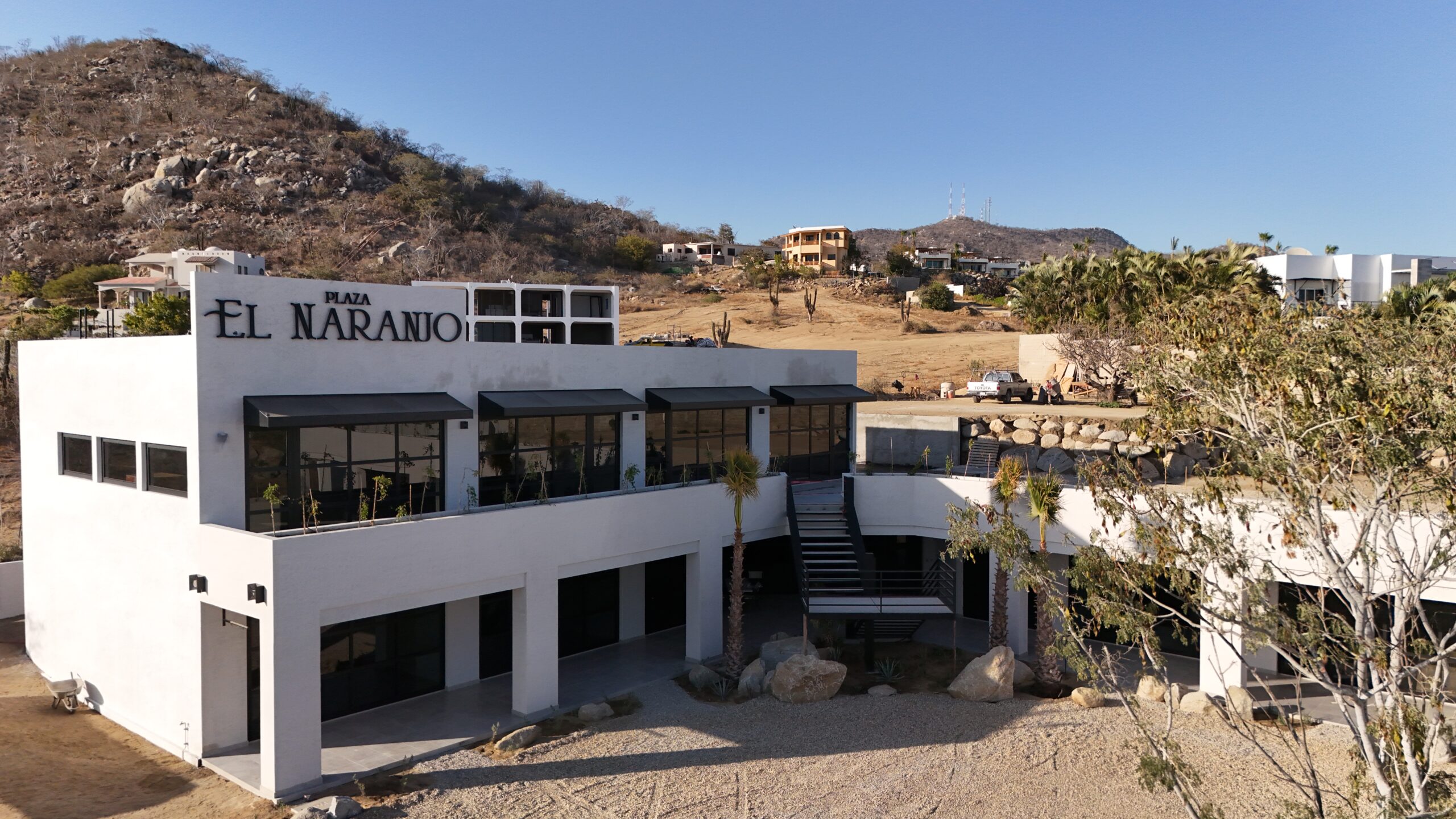 Fachada de Plaza El Naranjo, locales en renta en el Tezal, Los Cabos